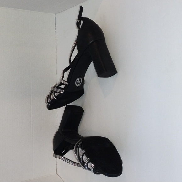 Bella Vita Aliette black rhinestone  strappy Sandal   Size: 8 WW - Picture 5 of 6